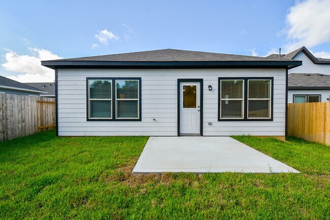 Building Photo - 16493 Moss Ln
