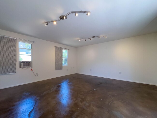 Building Photo - Storybook 3BR Home in Pretigious Rossmoyne...