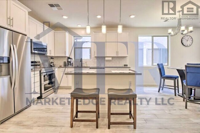 Building Photo - 2Bed/2.5Bath FURNISHED Condo at Kyrene/Cha...