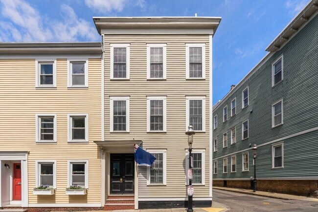 Building Photo - 42 Pleasant St