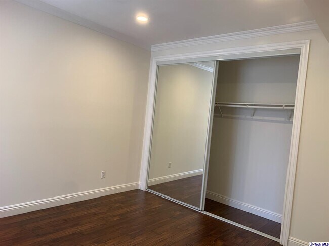 Building Photo - 625 S Berendo St