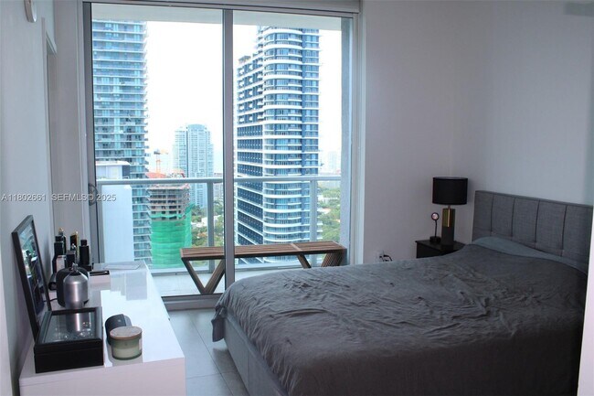 Building Photo - 1100S S Miami Ave