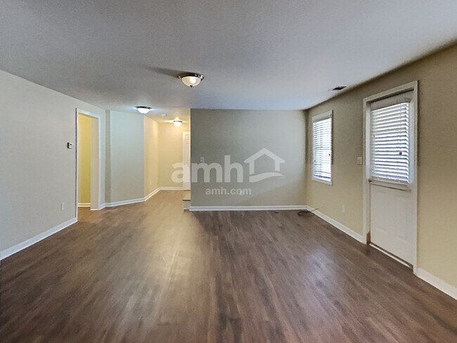 Building Photo - 320 Lazy Willow Lane