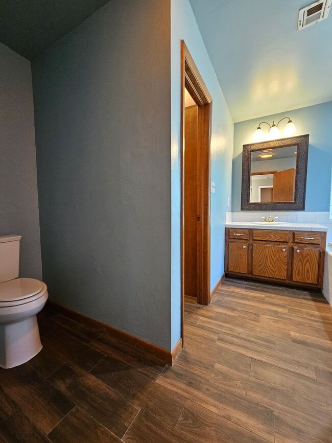 Building Photo - (3) Bed/(2) Bath in Core Norman! Pet Negotiable!