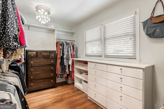 Building Photo - 1460 Valley View Rd