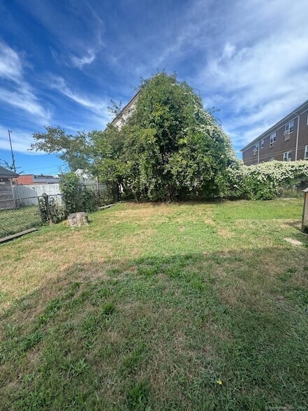 Building Photo - 84 McKinley Ave