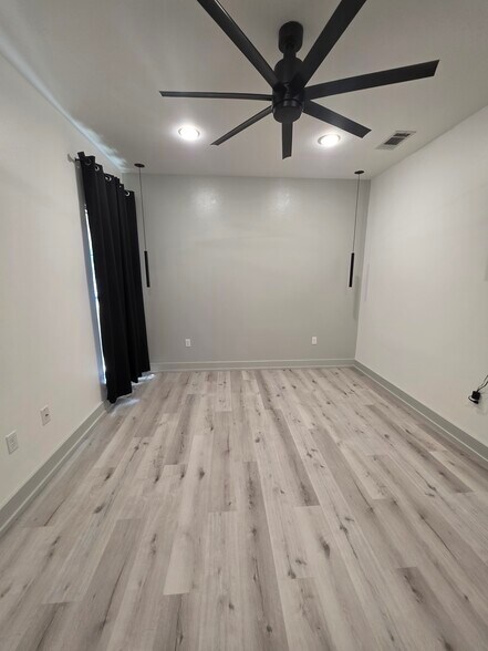 Building Photo - 7476 Woodland Trace Ct