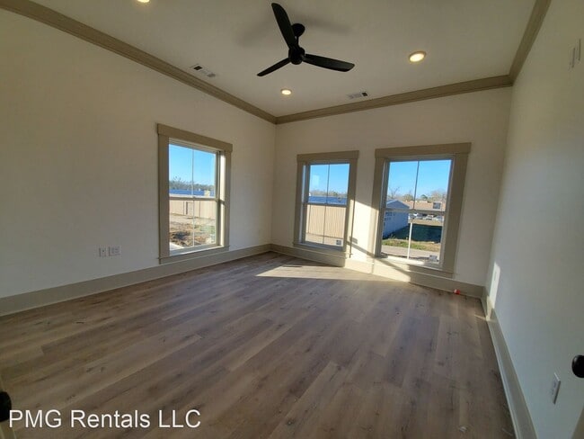 Building Photo - 1 br, 1 bath House - 79 South College Street