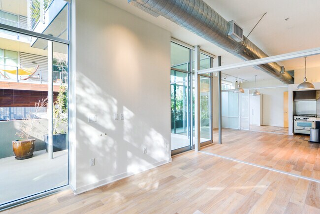 Building Photo - 4080 Glencoe Ave