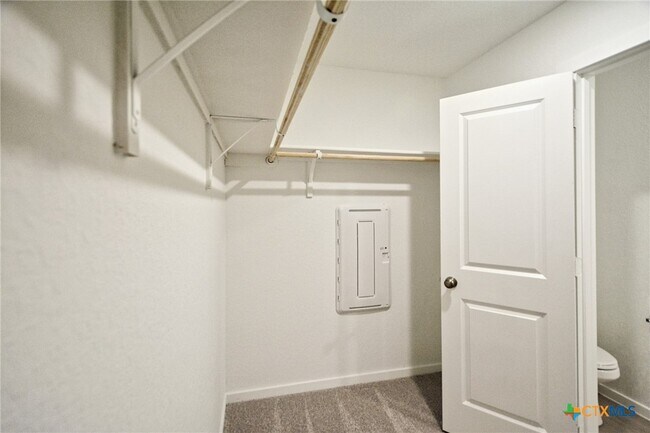 Building Photo - 3744 Axis Hl St