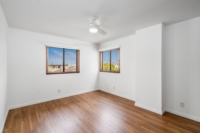 Building Photo - 472 36th St