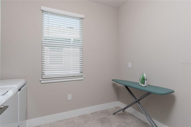 Building Photo - 5333 NW 33rd Pl