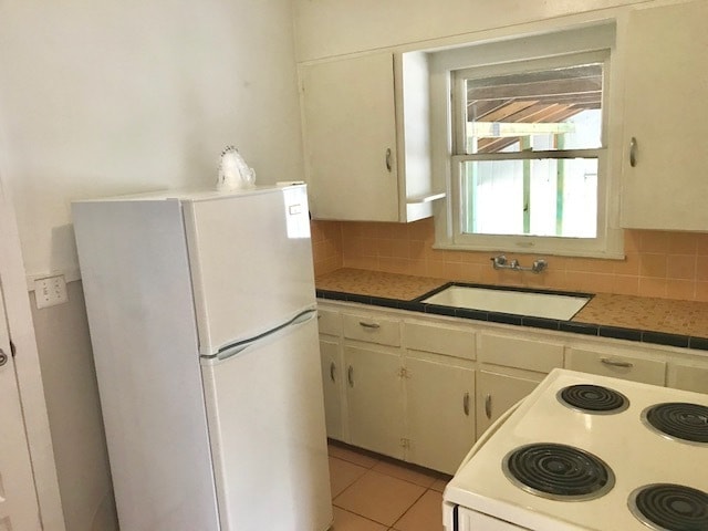 Building Photo - GULFPORT 1 BED DUPLEX