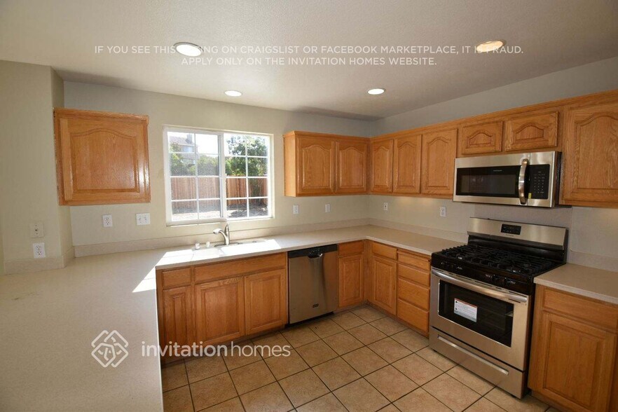 Building Photo - 5530 Burgundy Ct