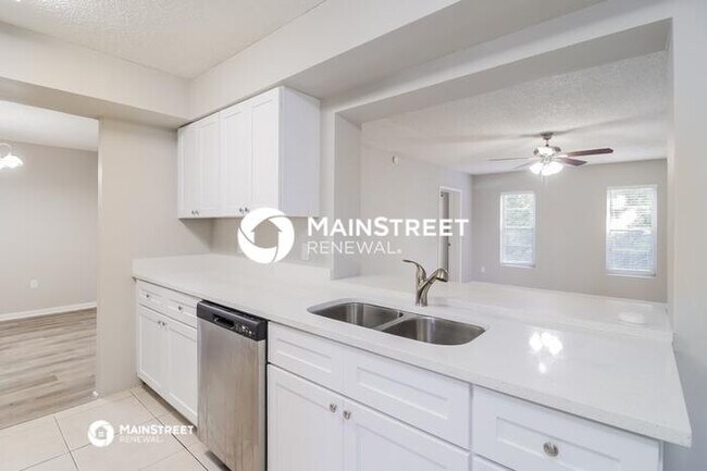 Building Photo - 3 Bedroom Pet-Friendly Home in SANFORD, FL with Main Street Renewal