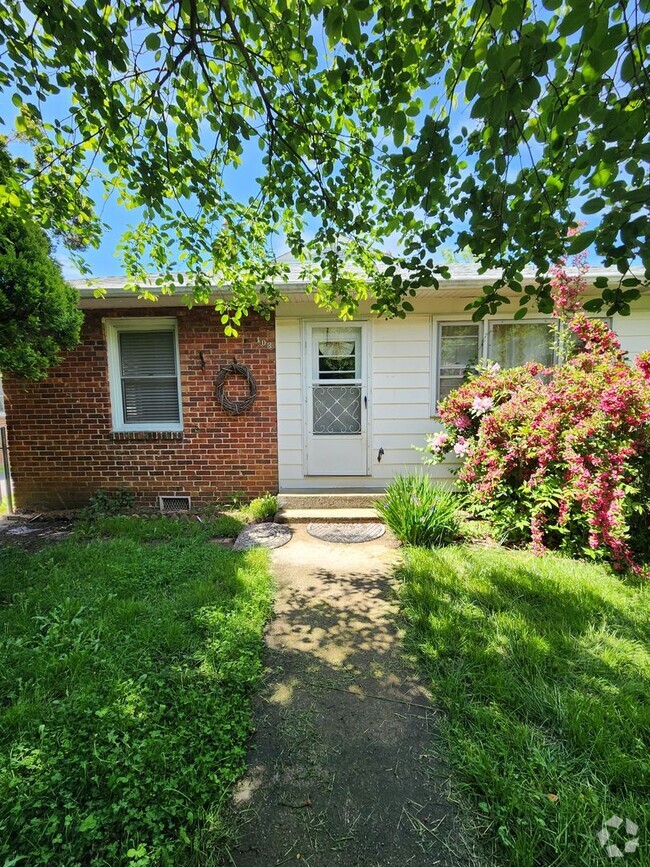 Building Photo - Swannanoa Rental