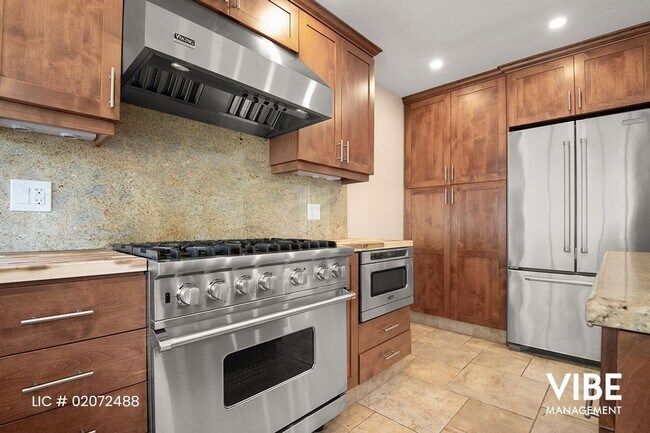 Building Photo - WESTLAKE HILLS- 5 BEDROOMS on a Quiet Street. Walk to everything!!!
