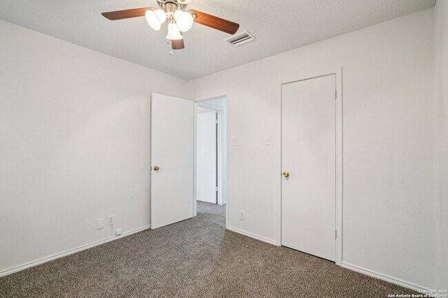 Building Photo - 6222 Candleview Ct