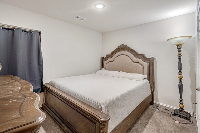 Building Photo - 9921 Spg Crk Rd