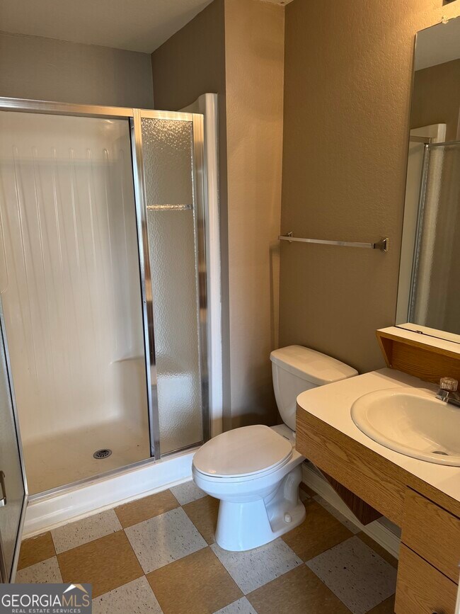 Building Photo - 211 North Ave