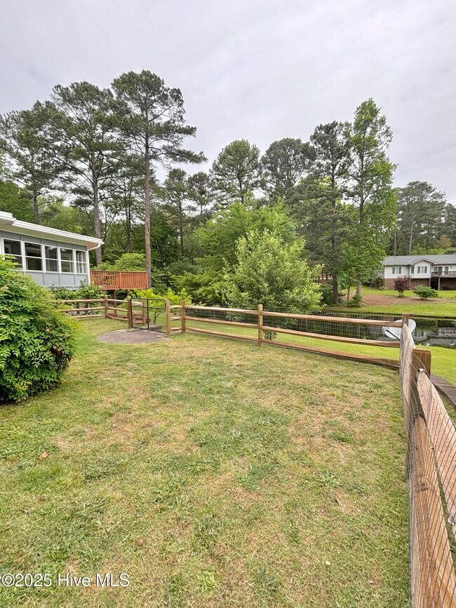 Building Photo - 164 Pine Ridge Dr