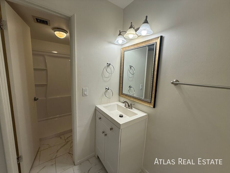 Building Photo - 4554 E Paradise Village Pkwy N