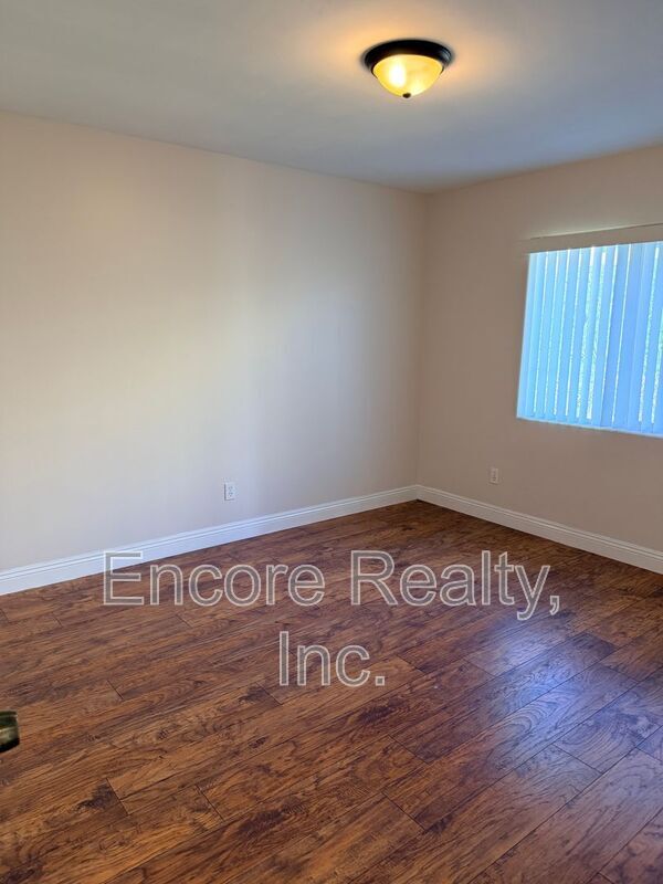 Building Photo - 1377-1379 Monserate Ave