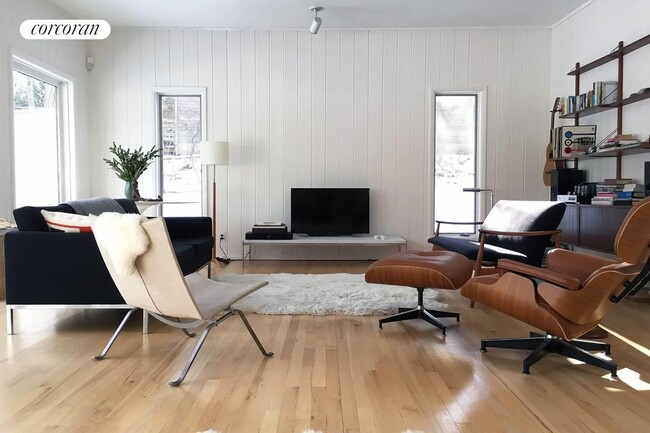 Building Photo - 115 Runnymeade Drive