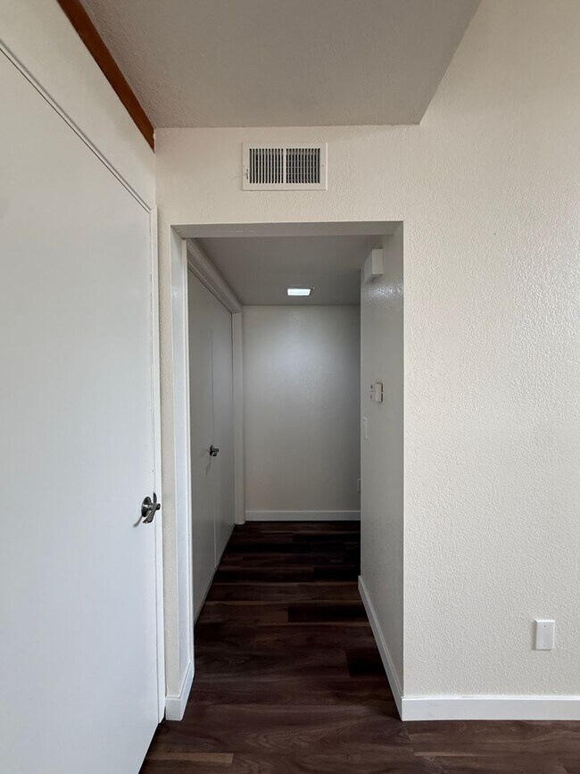 Building Photo - 1422 Eagle Ct
