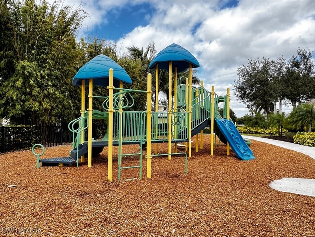 Building Photo - 2084 Wellington St