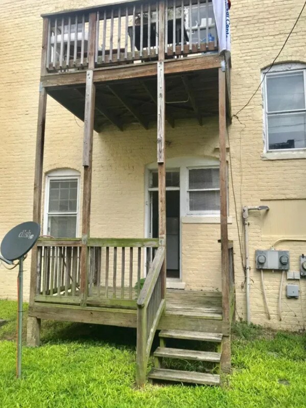 Building Photo - 1022 Maplewood Ave