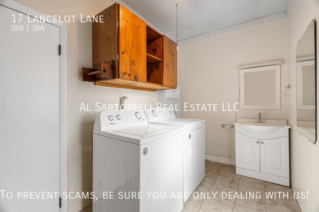 Building Photo - 17 Lancelot Ln