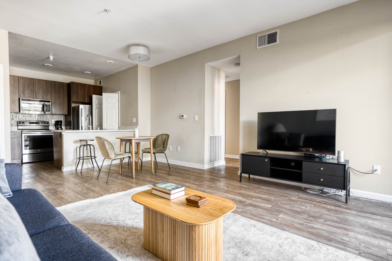 Building Photo - 121 Roble Rd