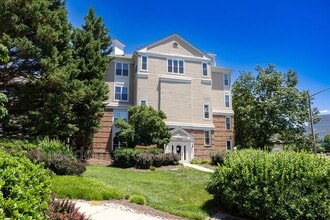 Building Photo - 2204 Westcourt Ln