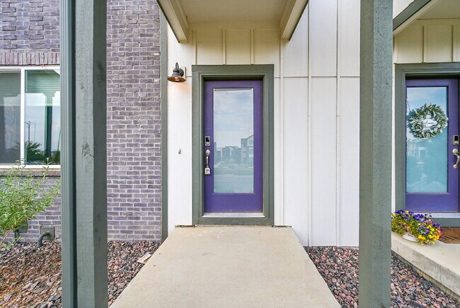 Building Photo - $2,895.00, 3 bed, 3.1 bath, located in Bro...