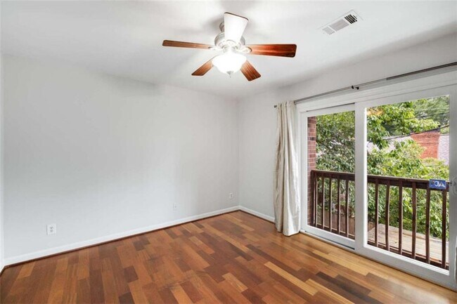 Building Photo - 654 Cleburne Terrace NE