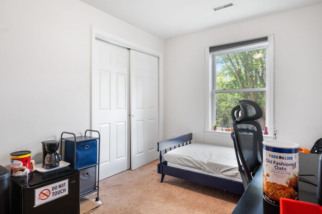 Building Photo - 1313 Giles Rd