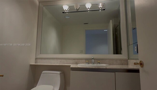 Building Photo - 2600 Island Blvd