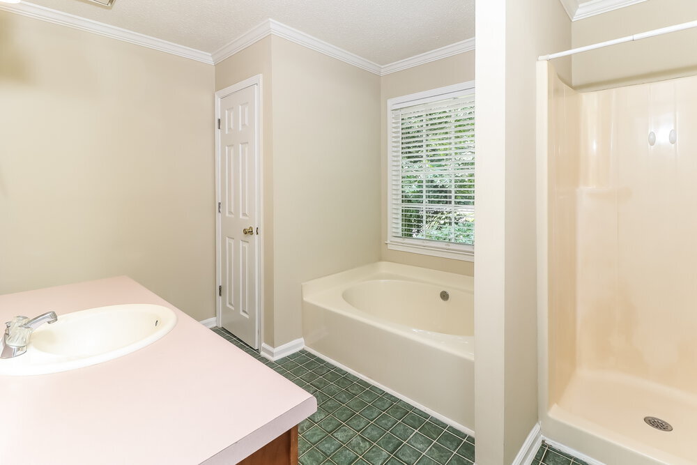 Building Photo - 2035 Castle Royale Dr