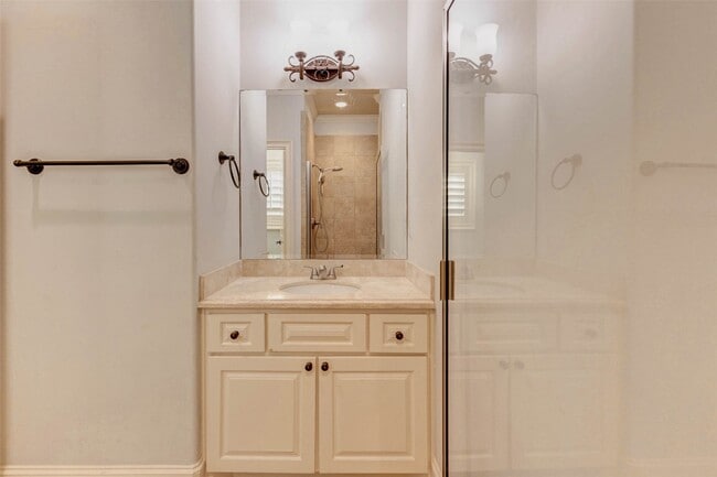 Building Photo - 5410 Valerie St