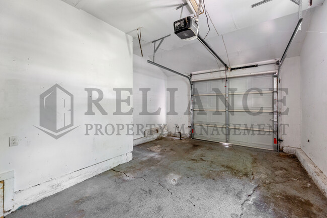 Building Photo - 2340 S Vine St