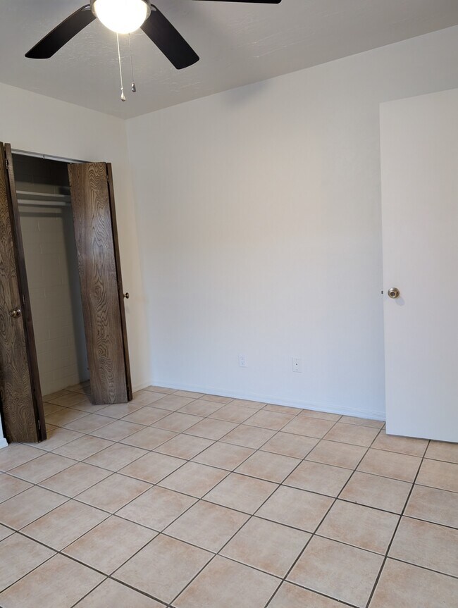 Building Photo - 1418 S Stanley Pl