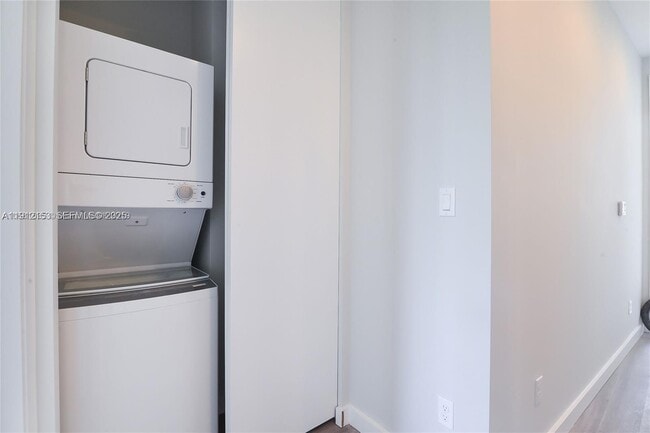 Building Photo - 645 NE 4th Ave