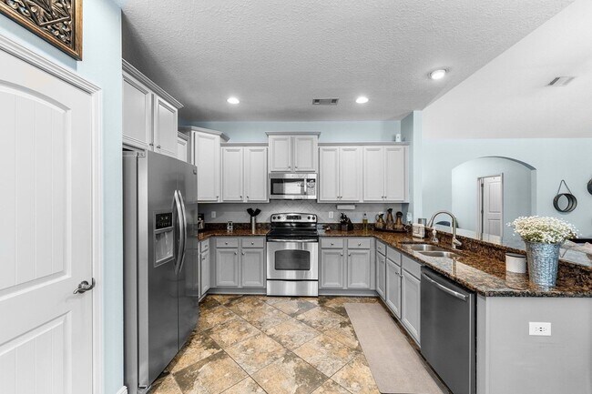 Building Photo - 270 Whispering Lake Dr