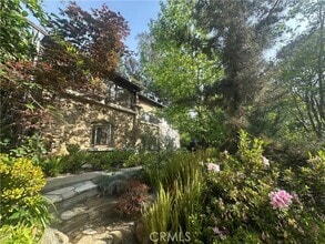 Building Photo - 8601 Wonderland Ave