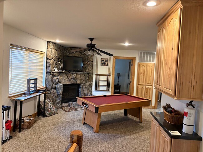 Building Photo - Large furnished mountain home