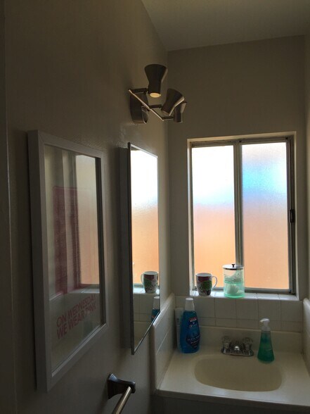 Building Photo - 263 N Florence St