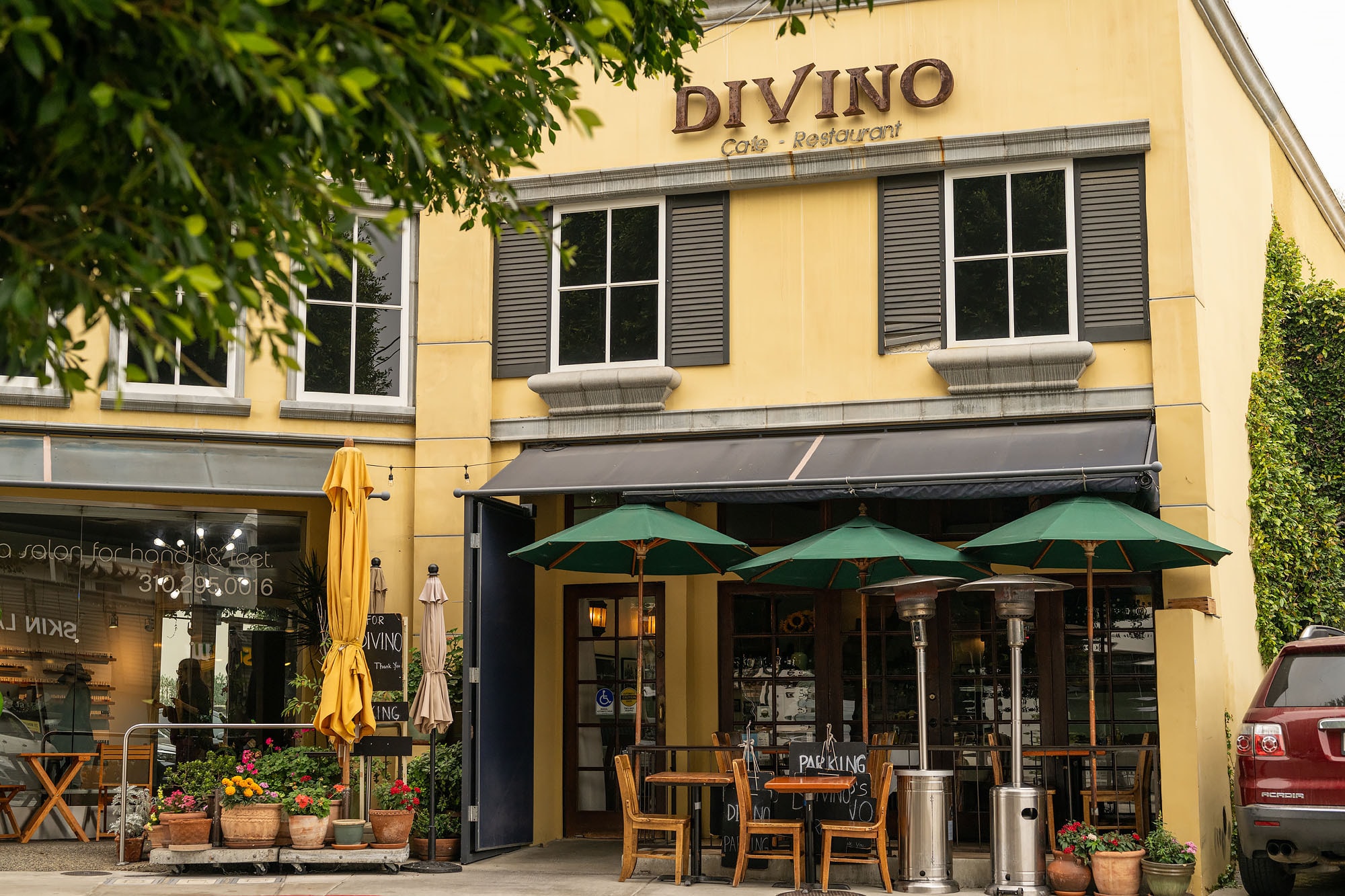 Divino - 11970 Montana Ave