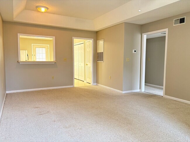 Building Photo - 2 Bedroom, 2 Bathroom Condo in High Point!
