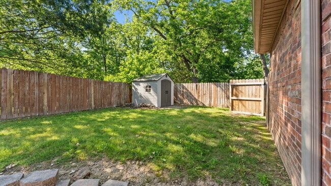 Building Photo - 204 Tunbridge Dr